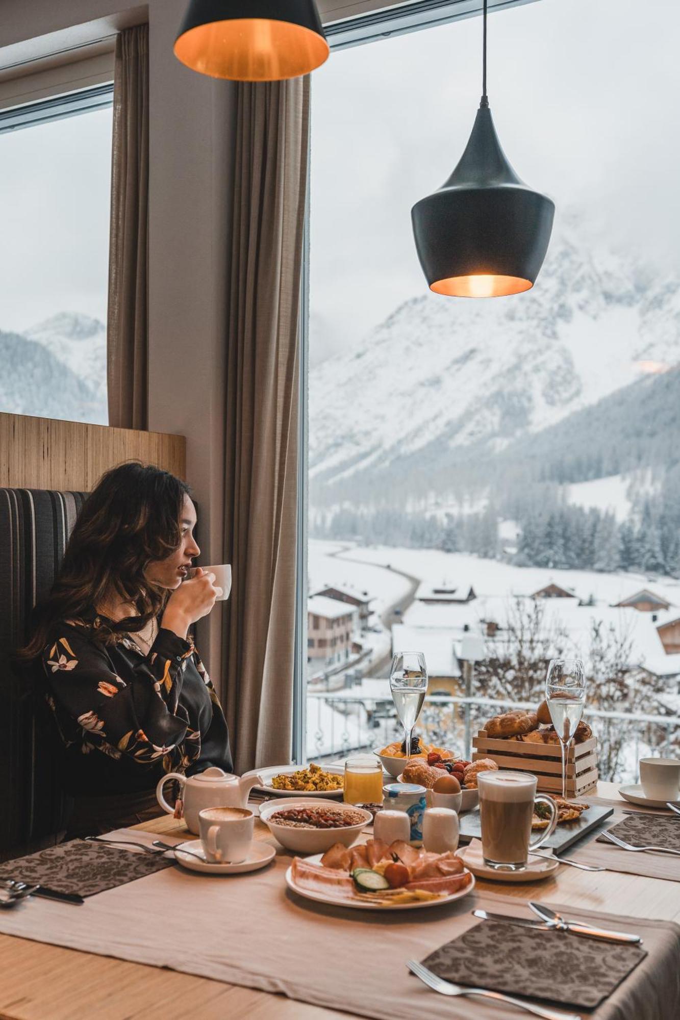 Hotel Royal Und Ferienhaus Annabel Sexten Exteriör bild