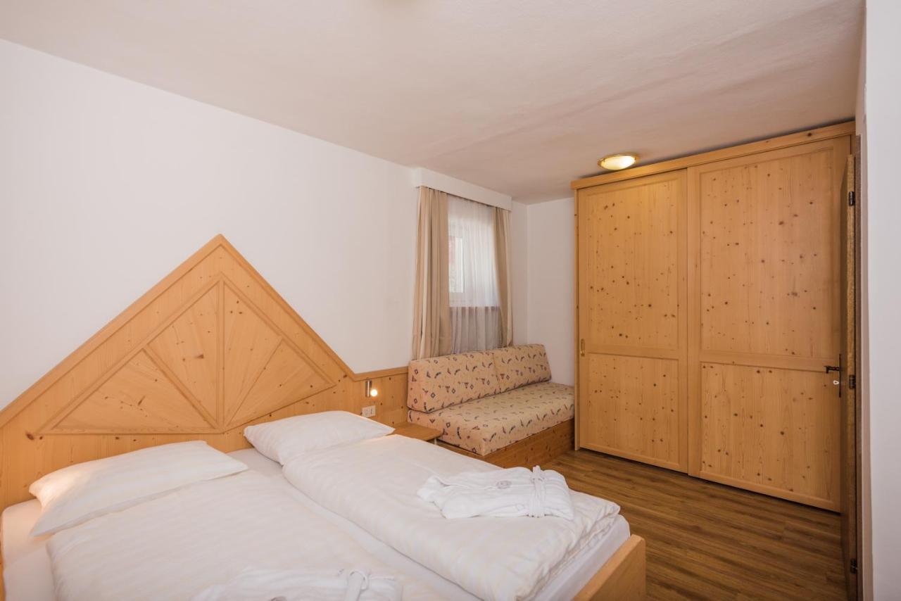 Hotel Royal Und Ferienhaus Annabel Sexten Exteriör bild