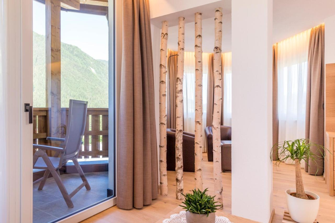 Hotel Royal Und Ferienhaus Annabel Sexten Exteriör bild