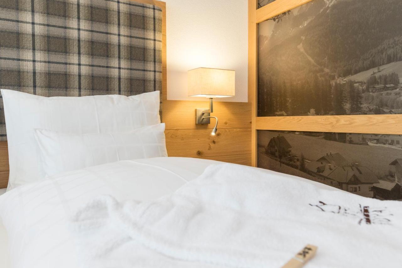 Hotel Royal Und Ferienhaus Annabel Sexten Exteriör bild