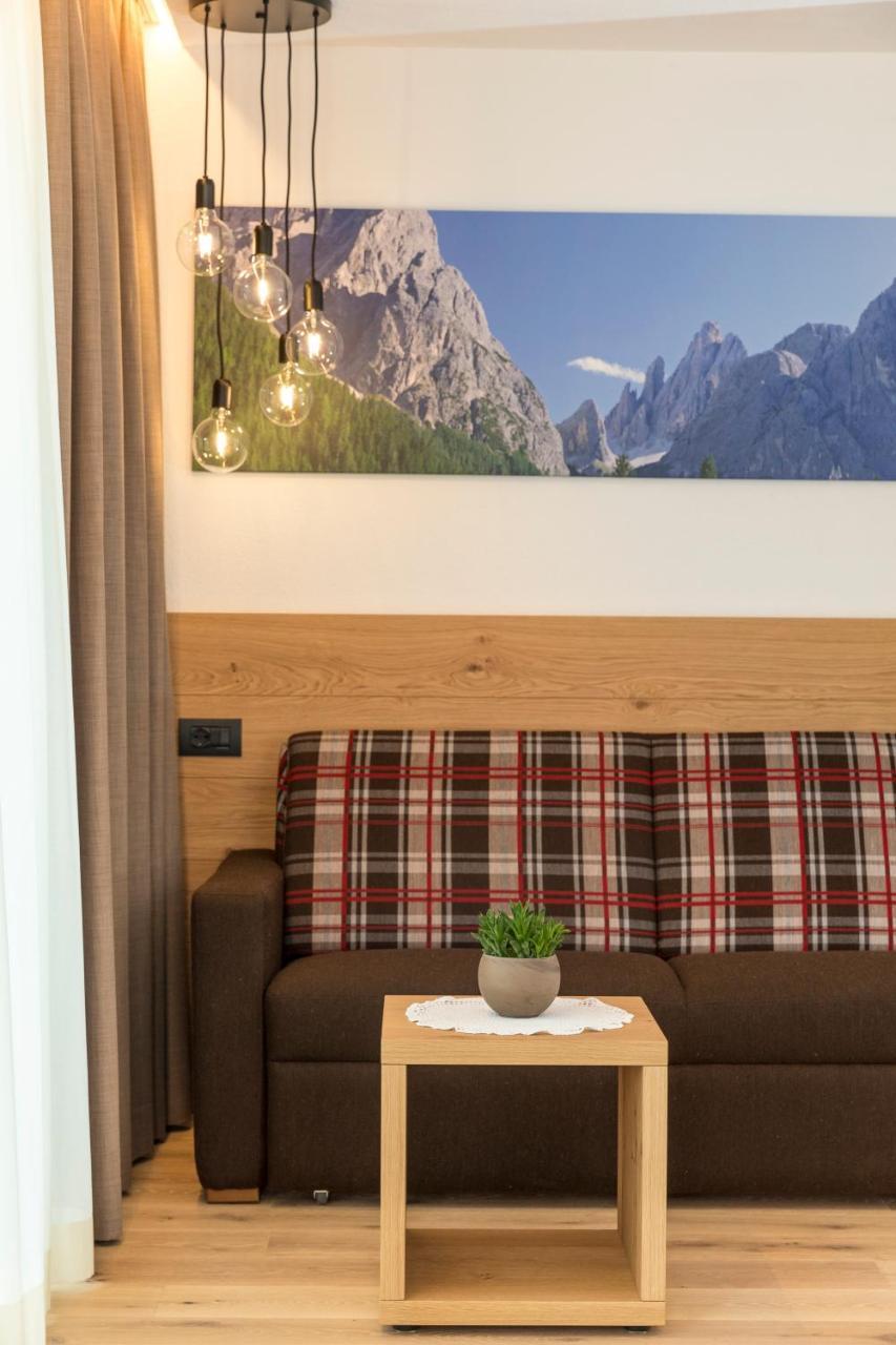 Hotel Royal Und Ferienhaus Annabel Sexten Exteriör bild